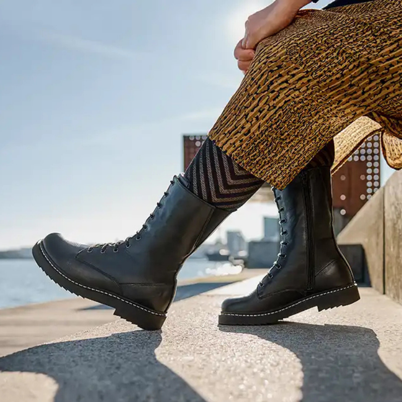 New Feet lang damestøvel – Svart