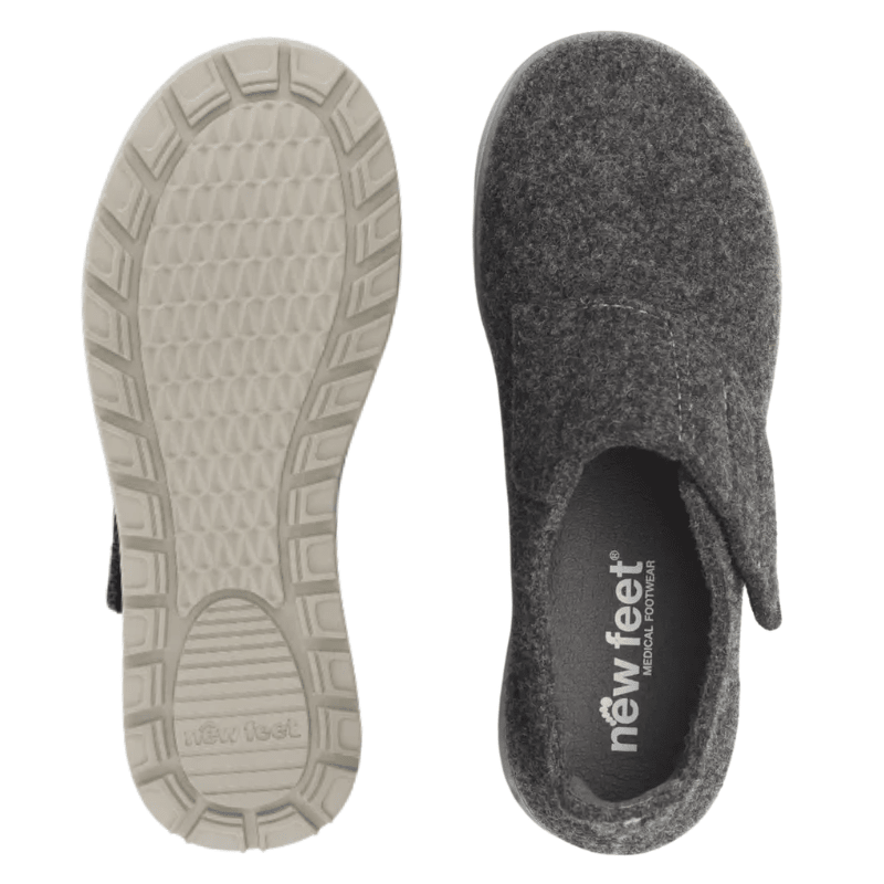New Feet damehjemmesko sett ovenfra med innersåle og en sklisikker yttersåle med mønster