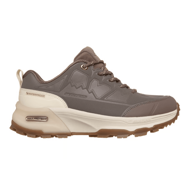 Mokkabrun Skechers vanntett damesneaker sett fra siden, med tekstdetaljer og robust såle