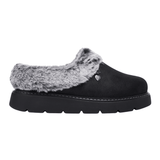 Svart Skechers damehjemmesko i semsket skinn-look med grå fuskepels og tykk såle, sett fra siden