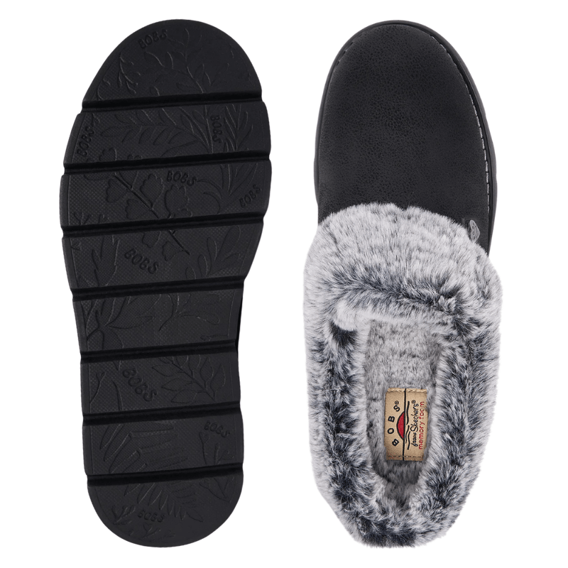 Svart Skechers damehjemmesko sett ovenfra med innersåle og en såle med mønster sett nedenfra