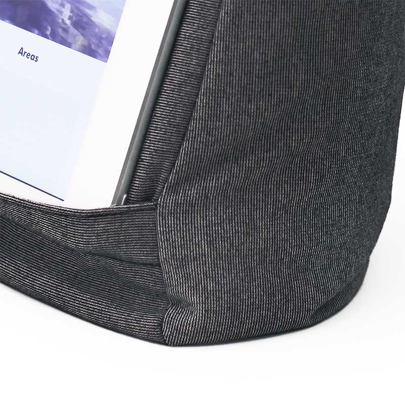 2-i-1 nakkepude og iPad-holder